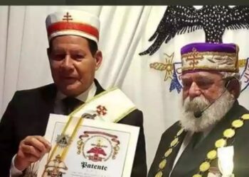 Hamilton Mourão ignora polêmica e visita maçonaria em Manaus