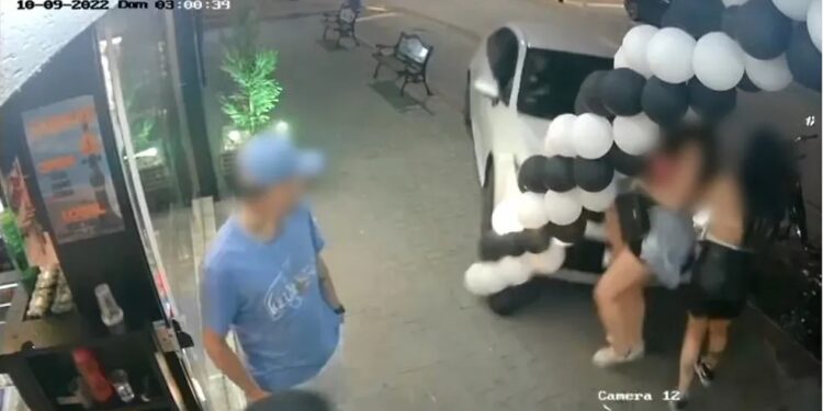 Mulher é atropelada em calçada voltando do role e acaba tendo a perna amputada; veja o vídeo