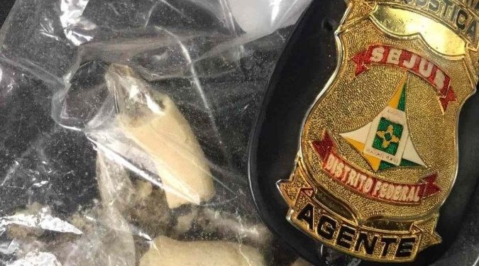 Mulher é detida ao levar biscoito de ‘verdinha’ para filho preso