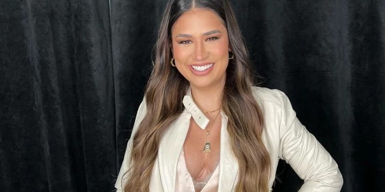 Homem abandona esposa e sai de casa após se apaixonar por fake de Simone Menezes