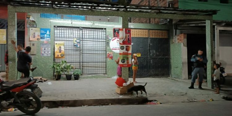 Homem é morto com mais de 10 tiros em açougue de Manaus