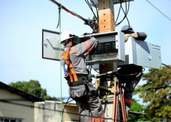 Justiça autoriza novamente instalação dos novos medidores da Amazonas Energia