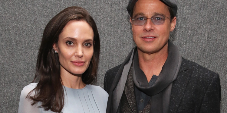Angelina Jolie diz que Brad Pitt a segurou pela cabeça e sacudiu e sufocou um dos filhos