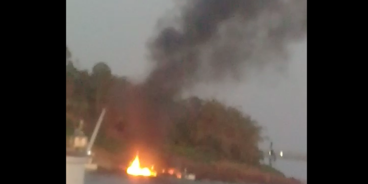 Vídeo: Balsa explode em Itacoatiara carregando botijas de gás e 25 mil litros de combustível