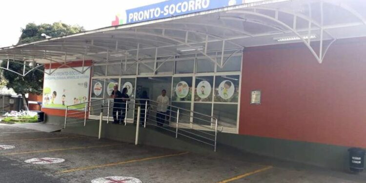 Menino é baleado na cabeça dentro de escola durante festa do Dia das Crianças
