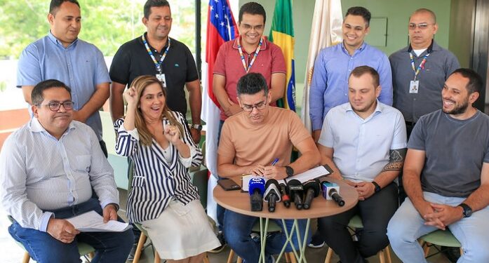 David Almeida assina nomeação de 566 aprovados da Semed e zera cadastro reserva