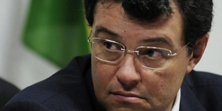 Jatinho de R$ 7 milhões usado por Braga não consta na prestação de contas e pertence à clínica de estética