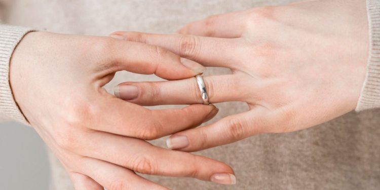 Mulher diz marido a trocou pela filha: ‘os filhos deles são meus netos’