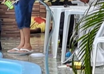 Homem é morto com o filho no colo no meio de aniversário na zona Leste de Manaus