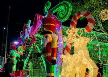 Decoração de Natal da Ponta Negra tem de 30 mil lâmpadas, túnel de 130 metros e presépio