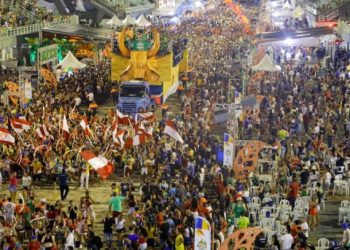 Segunda noite do Boi Manaus reúne mais de 20 mil pessoas no Sambódromo