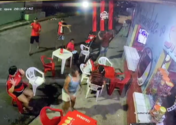 Vídeo: Criminosos fazem a limpa enquanto torcedores assistiam jogo em bar de Manaus