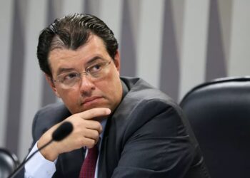 Eduardo Braga tenta apagar polêmicas do passado e vencer rejeição do eleitor no Amazonas