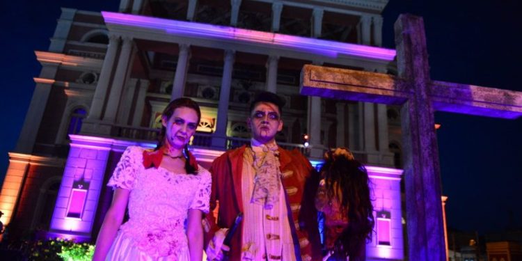 Teatro Amazonas recebe espetáculos gratuitos para celebrar o Dia das Bruxas
