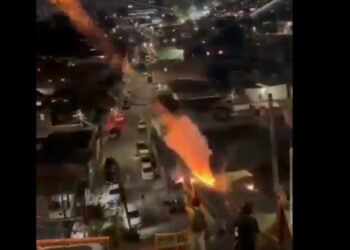 Vídeo: traficantes matam rival com 40 tiros e comemoram com queima de fogos em Manaus