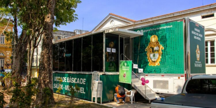 Outubro Rosa: campanha em Manaus orienta mulheres a buscarem prevenção ao câncer nas UBSs