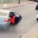 Vídeo: mulher é arrastada pelos joelhos ao tentar embarcar em carro de aplicativo em Manaus