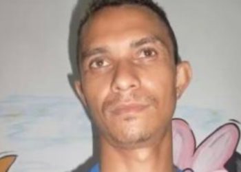 Homem morre esmagado por ônibus ao ser empurrado por “amigo” em Manaus