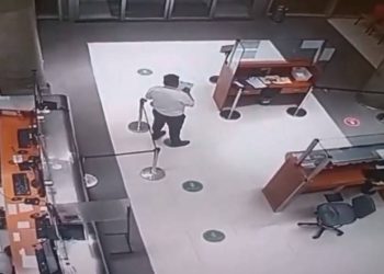 Vídeo: Câmeras de sanatório filmam guarda recepcionando fantasma de paciente