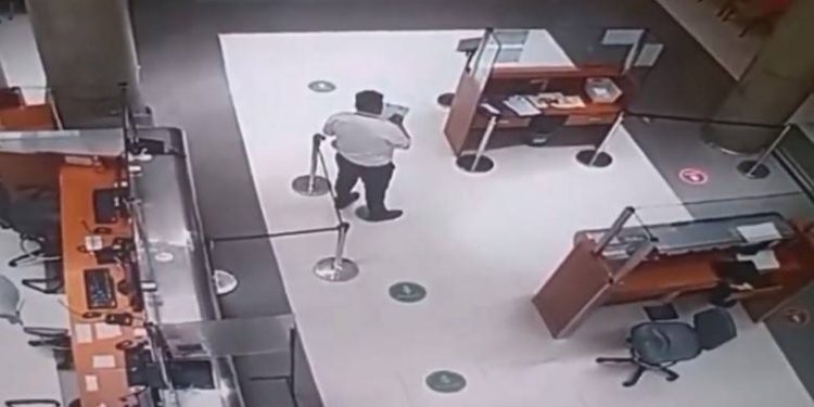 Vídeo: Câmeras de sanatório filmam guarda recepcionando fantasma de paciente