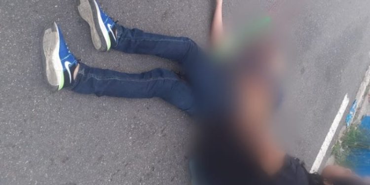 Caminhando, homem é assassinado a tiros quase na porta do IML em Manaus