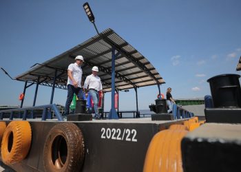 Governador Wilson Lima vistoria terminais flutuantes para atender comunidades do interior