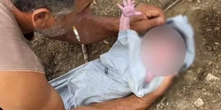 Pescadores salvam recém-nascida jogado no rio dentro de mochila: “eu chorei”