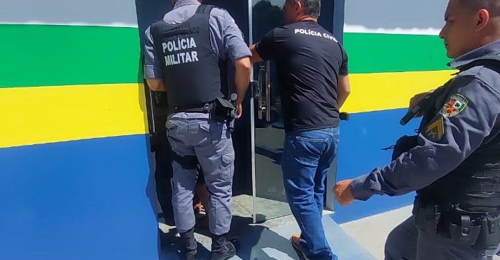 Pai é preso por levar o próprio filho de 8 anos para cometer furtos no Amazonas