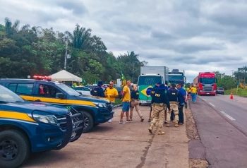 A pedido de Bolsonaro, manifestantes encerram bloqueio nas estradas do Amazonas
