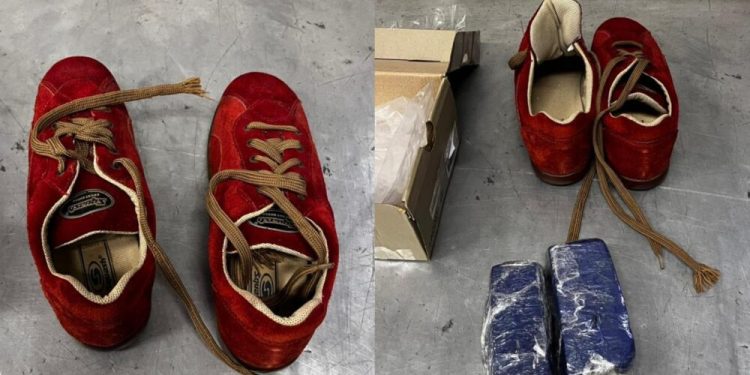 Mulher é presa no aeroporto de Manaus com droga escondida nos sapatos