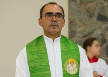 Depois de ser perseguido por voto em Lula, padre é encontrado morto com a garganta cortada