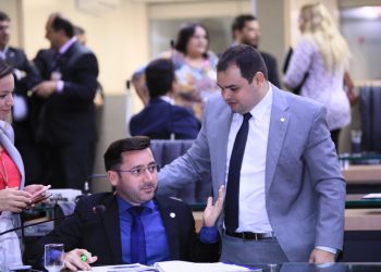 Carlinhos Bessa declara apoio na reeleição de Roberto Cidade à presidência da Aleam