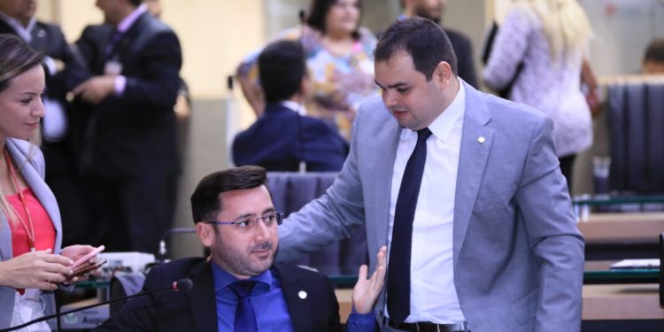 Carlinhos Bessa declara apoio na reeleição de Roberto Cidade à presidência da Aleam