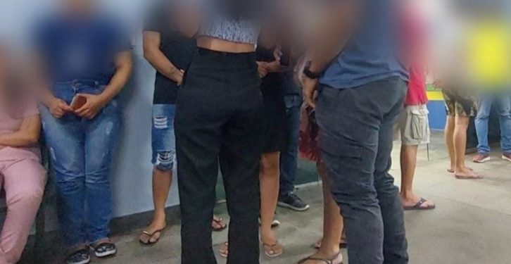 Assaltante armado faz reféns em corretora de imóveis em Manaus