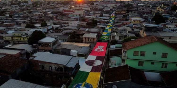 FIFA posta foto das ruas de Manaus decoradas para a Copa do Mundo; confira