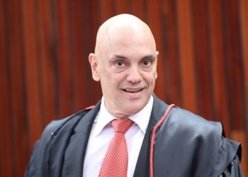 Alexandre de Moraes mete o louco e aplica multa de R$22,9 milhões ao PL