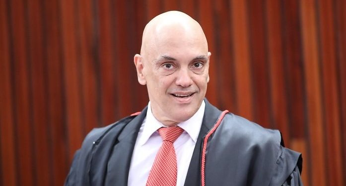Alexandre de Moraes mete o louco e aplica multa de R$22,9 milhões ao PL
