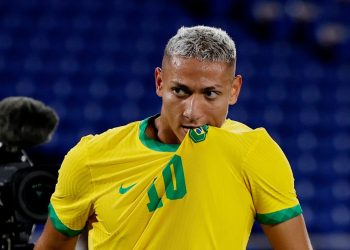 Richarlison, o Pombo, é defensor da Ciência e é ativo na luta contra o racismo e a desigualdade