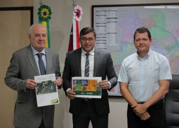 Wilson Lima assina ordem de serviço para Infraestrutura no bairro Colônia Antônio Aleixo