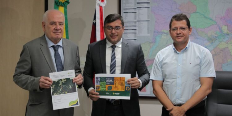 Wilson Lima assina ordem de serviço para Infraestrutura no bairro Colônia Antônio Aleixo