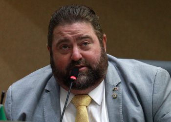 Indignado, vereador William Alemão denuncia assessor que fez saudação nazista a ele; vídeo