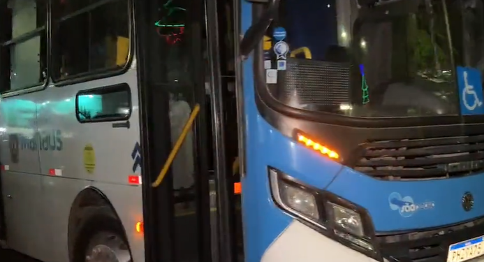 Terror no 011: Bandidos usam arma de choque em passageiros durante assalto em Manaus