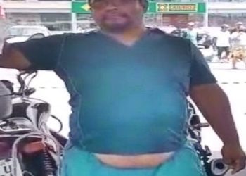 Vídeo: Cliente do Baratão da Carne tem a moto furtada enquanto fazia compras
