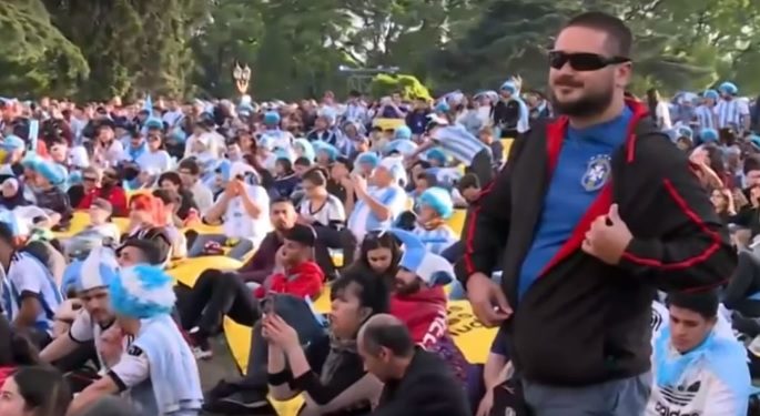 Brasileiro infiltrado tira sarro dos argentinos em Buenos Aires