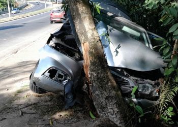 Deu ruim: Mecânico vai ‘testar’ carro de locadora e acaba com ele na avenida do Turismo