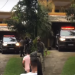 População descobre casa de jovem que cometeu assassinatos em escola e reage: ‘Assassino’; vídeo