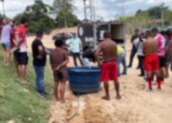 Peladeiros levantam caixa de água na Avenida das Flores e acham cadáver torturado