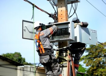 Aneel manda reajustar conta de energia em todo o Amazonas