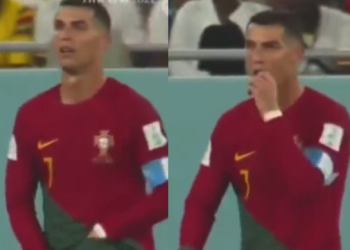 Um queijinho? Cristiano Ronaldo enfia mão na cueca, tira algo e come; vídeo