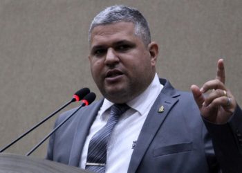 Vereador de Manaus contrata a própria empresa com dinheiro do Cotão